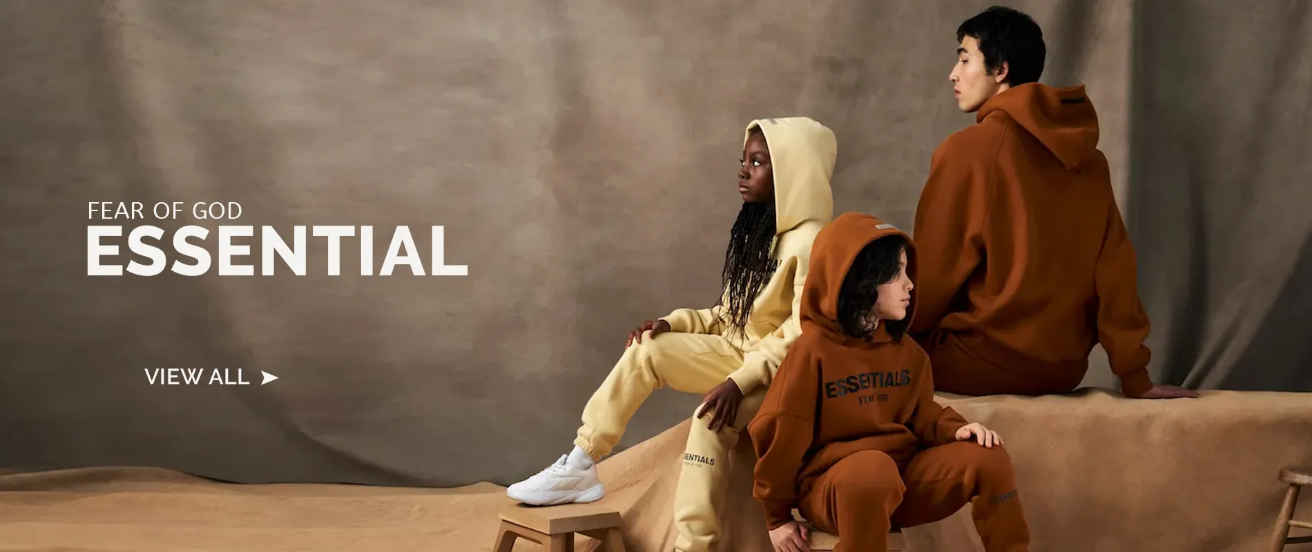 Essentials-Hoodie UIK Banner